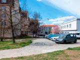 Požeminė pastotė Říčanuose yra pastatyta po šaligatviu