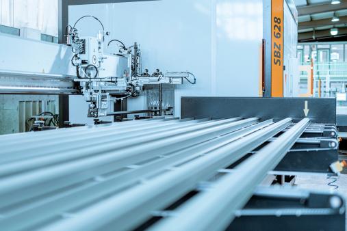 Všechny dveře a větrací prvky vyrábíme sami a na míru